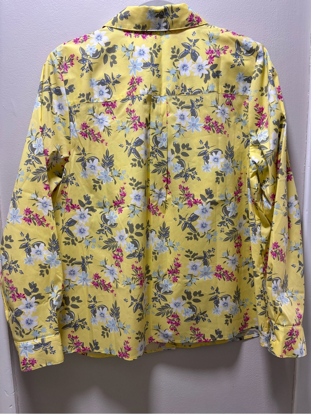 Denim & Co. Woman’s Large Printed Button
Front Shirt Yellow Floral New Tags - Picture 11 of 11